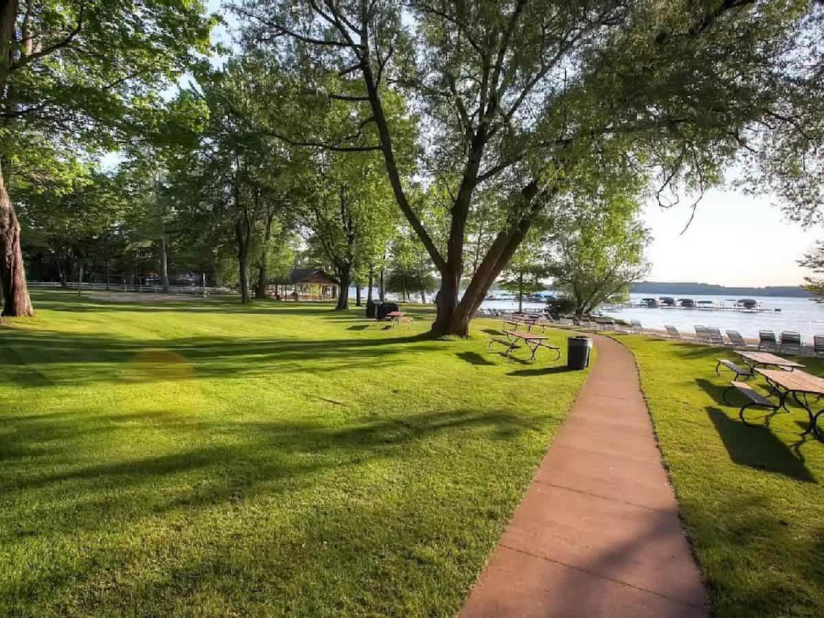 Top Floor Luxury, Sauna, Private Pool, Lake Bellaire Beach, 5 Beds, 4 Full Bath Bagian luar foto