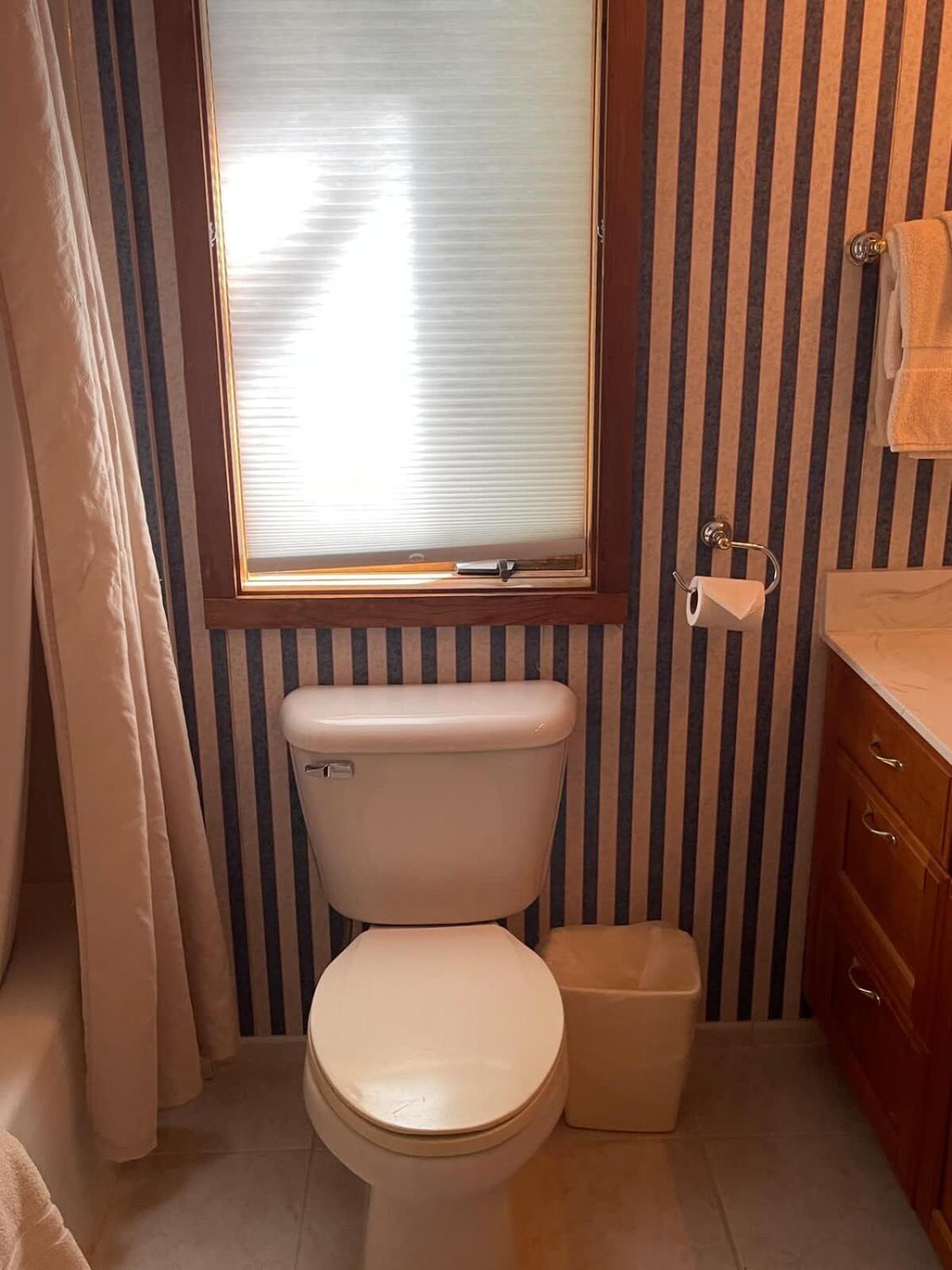 Top Floor Luxury, Sauna, Private Pool, Lake Bellaire Beach, 5 Beds, 4 Full Bath Bagian luar foto