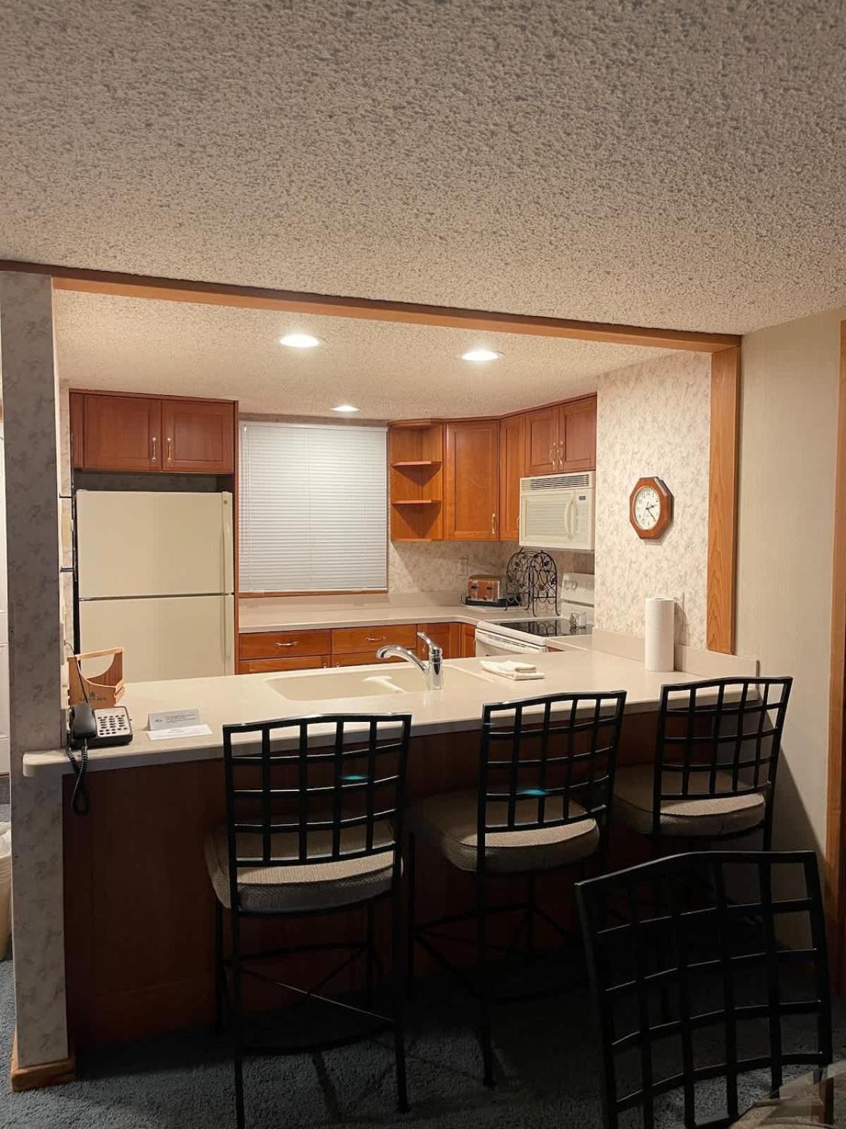 Top Floor Luxury, Sauna, Private Pool, Lake Bellaire Beach, 5 Beds, 4 Full Bath Bagian luar foto