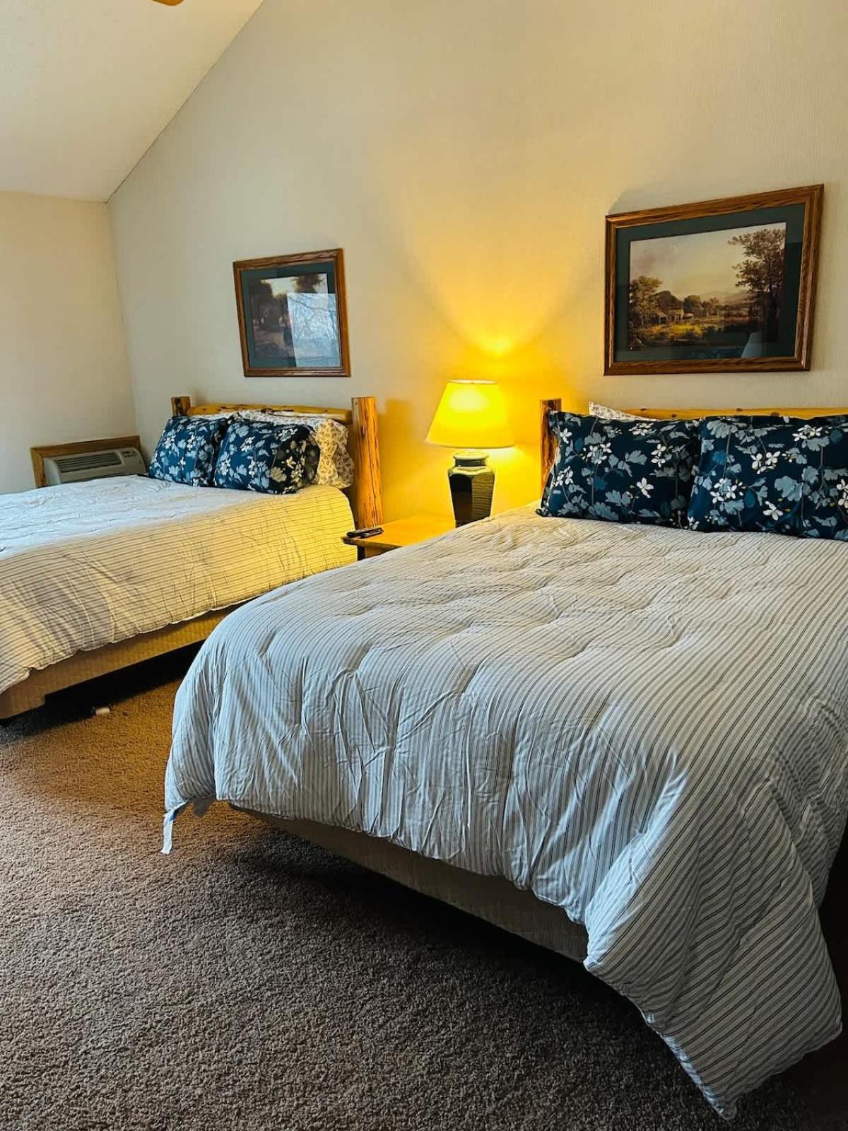 Top Floor Luxury, Sauna, Private Pool, Lake Bellaire Beach, 5 Beds, 4 Full Bath Bagian luar foto